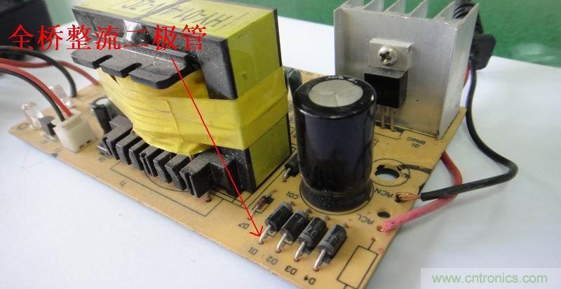 維修達(dá)人：拆解維修48V電動車充電器